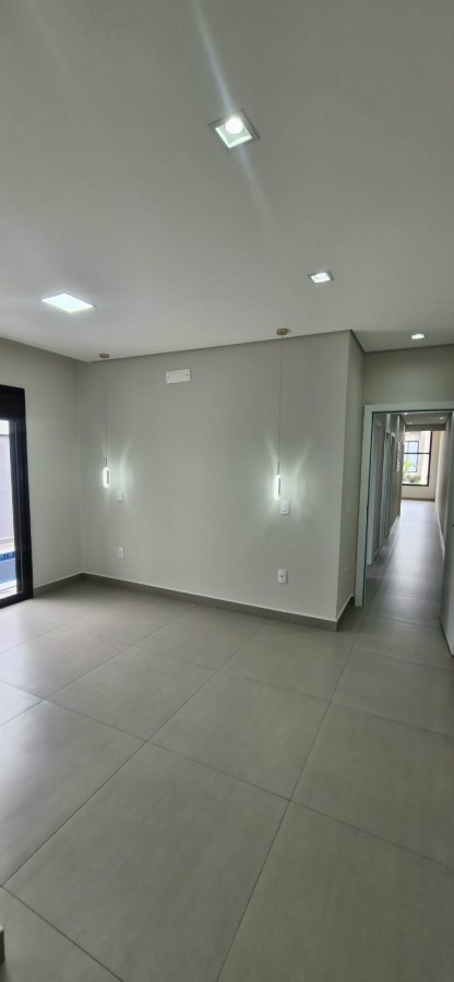 Casa à venda com 3 quartos, 1 suíte, 4 vagas e 135m² no Wanel Ville, Sorocaba (SP) — foto 4 de 19